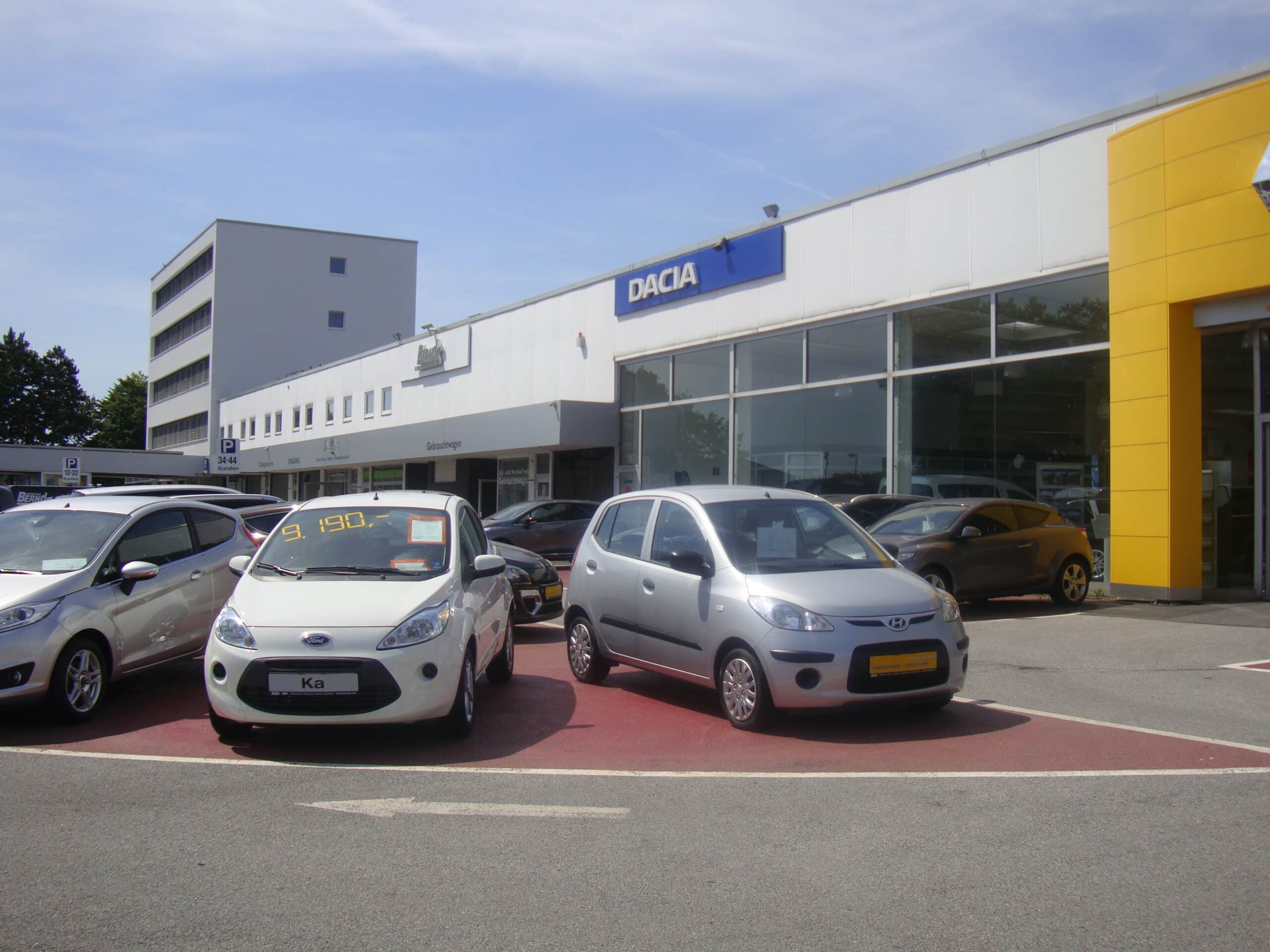 Außenansicht vom Autohaus Bernds in Duisburg