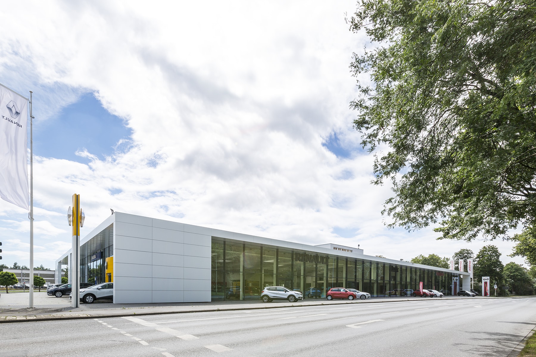 Autohaus Bernds in Duisburg nach der Sanierung