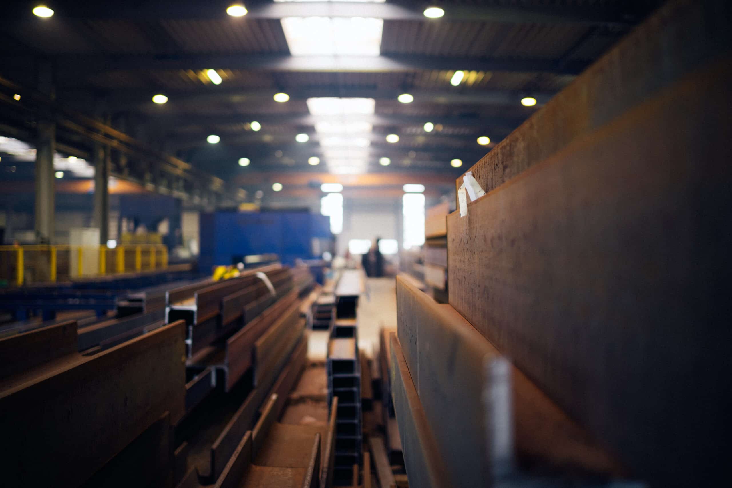 Innenansicht der Giesers Bau Produktionshalle